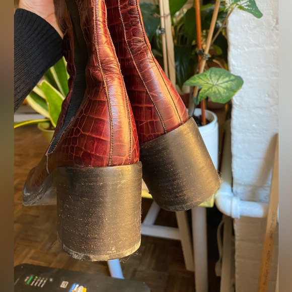 FREE LANCE PARIS BURGUNDY CROC EMBOSSED LEATHER SIDE ELASTIC TALL BOOTS - Picture 7 of 16